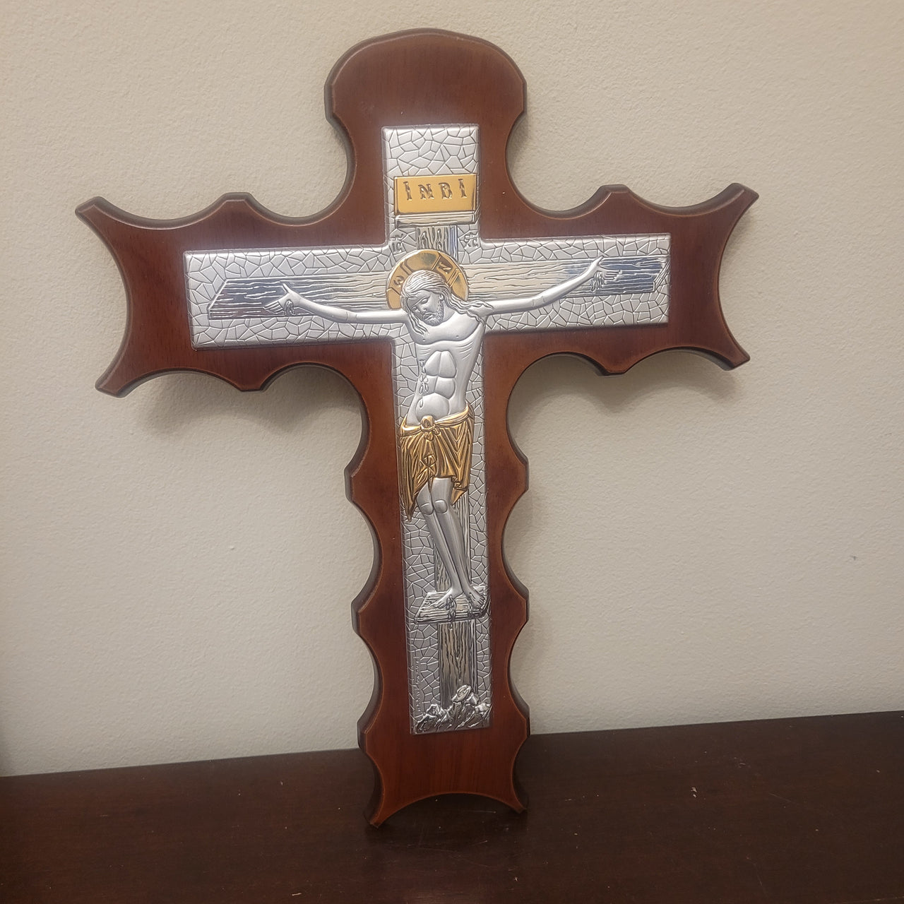 Crocifisso in argento e legno