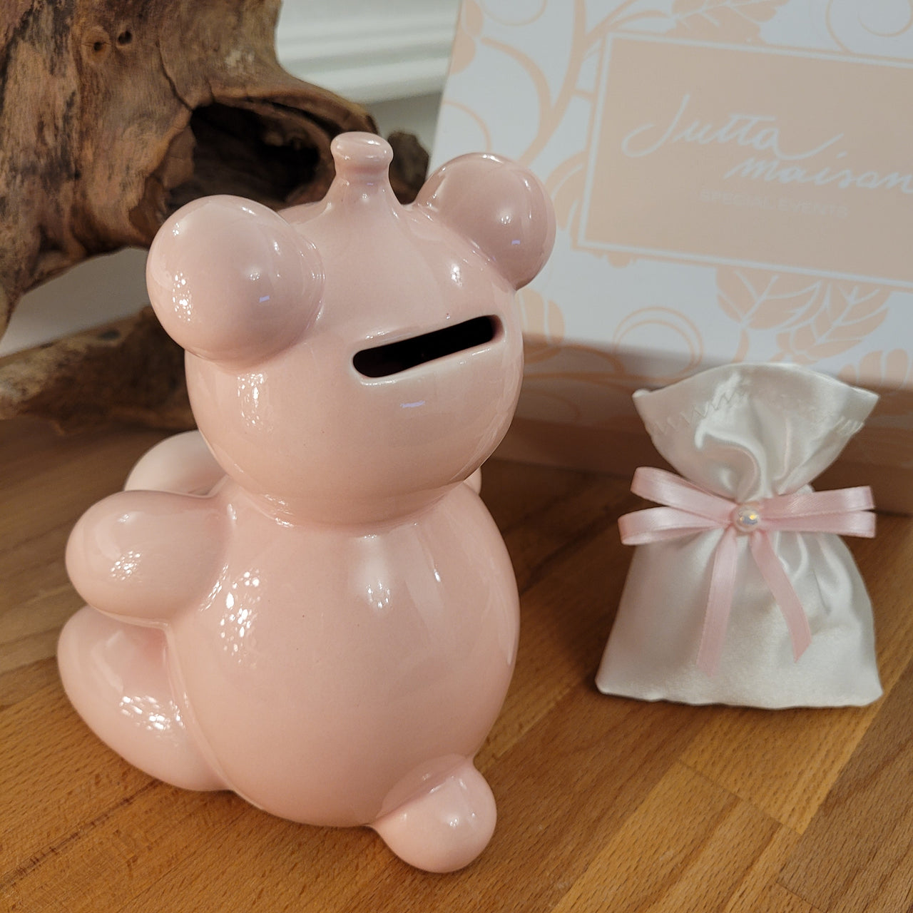 Orso salvadanaio in porcellana rosa lucida con cuore satinato