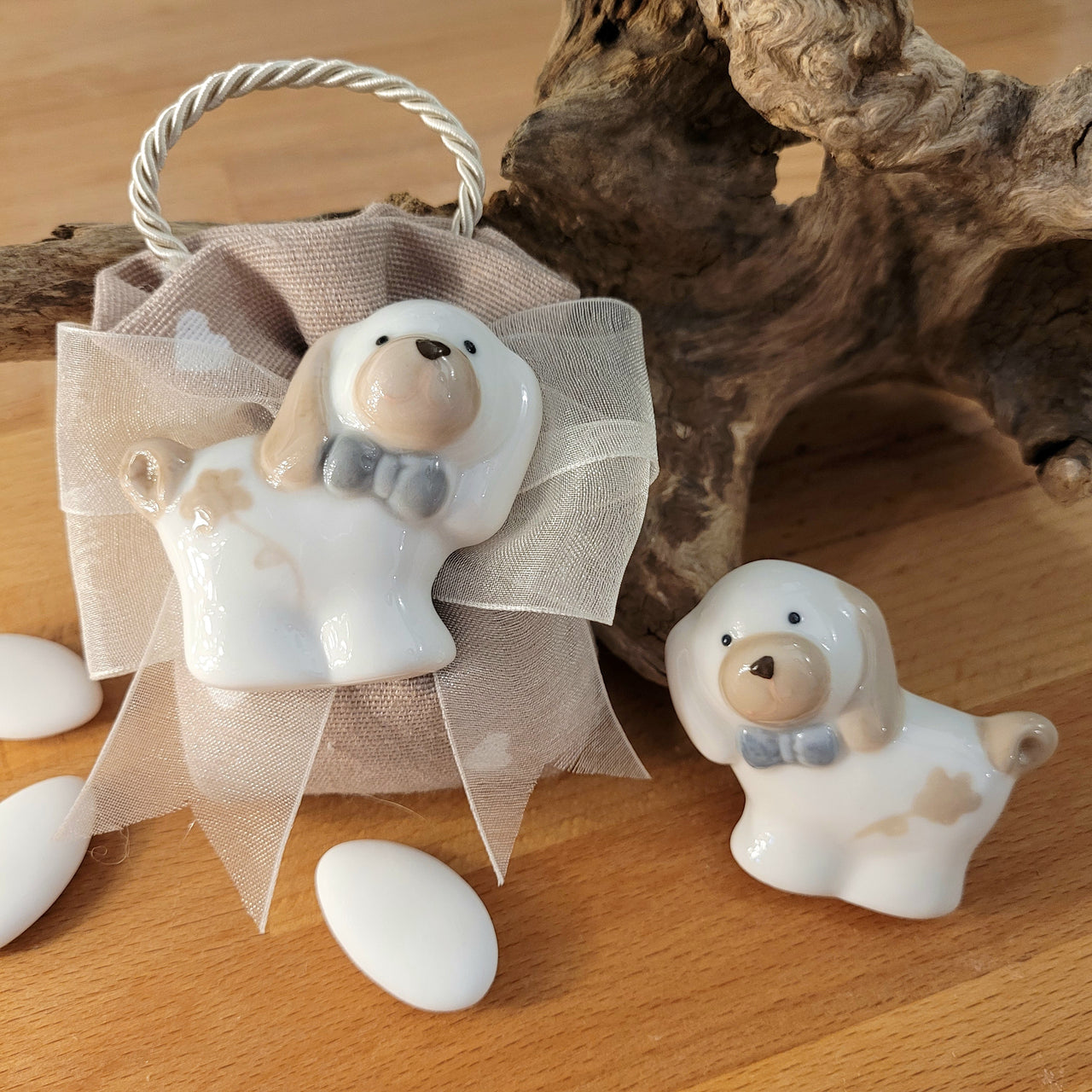 Cagnolino magnete in porcellana, bomboniera completa