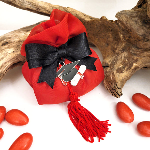 Sacchettino porta confetti in georgette rosso con Tocco, bomboniera Laurea