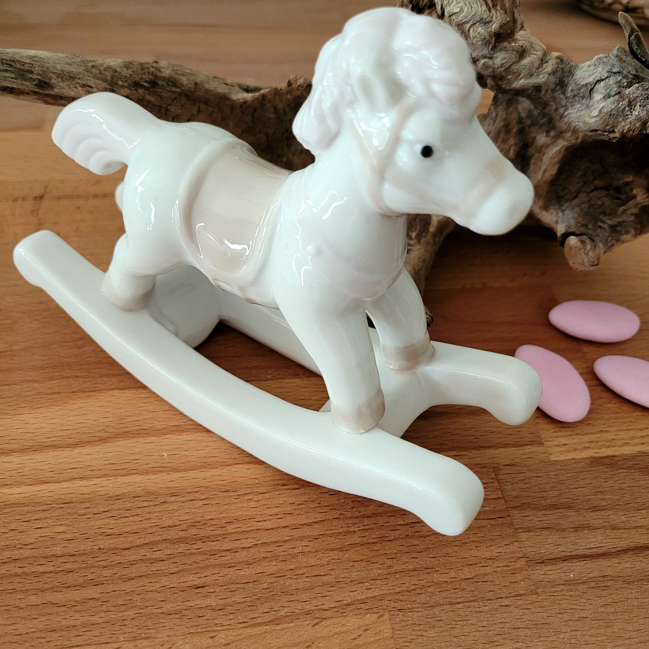 Cavallo a dondolo in porcellana bianca e rosa