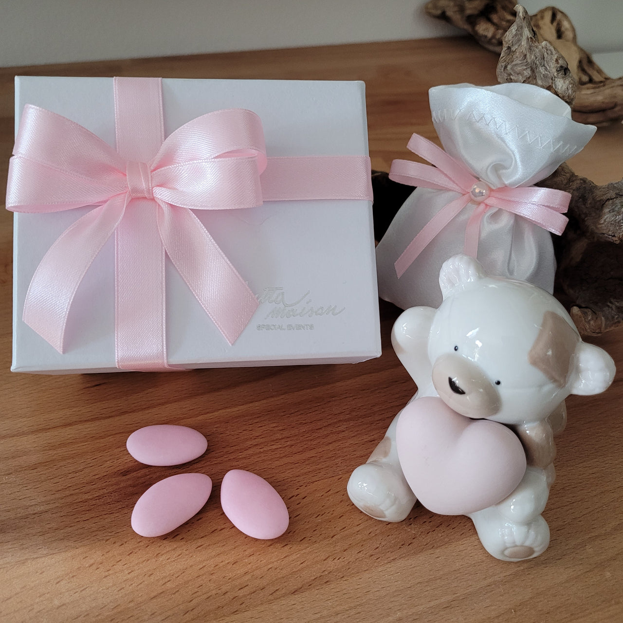 Orsetto con cuore in porcellana bianca e rosa