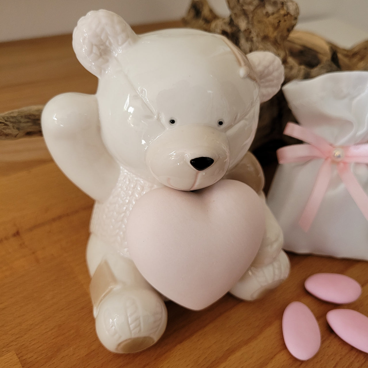 Orsetto con cuore in porcellana bianca e rosa