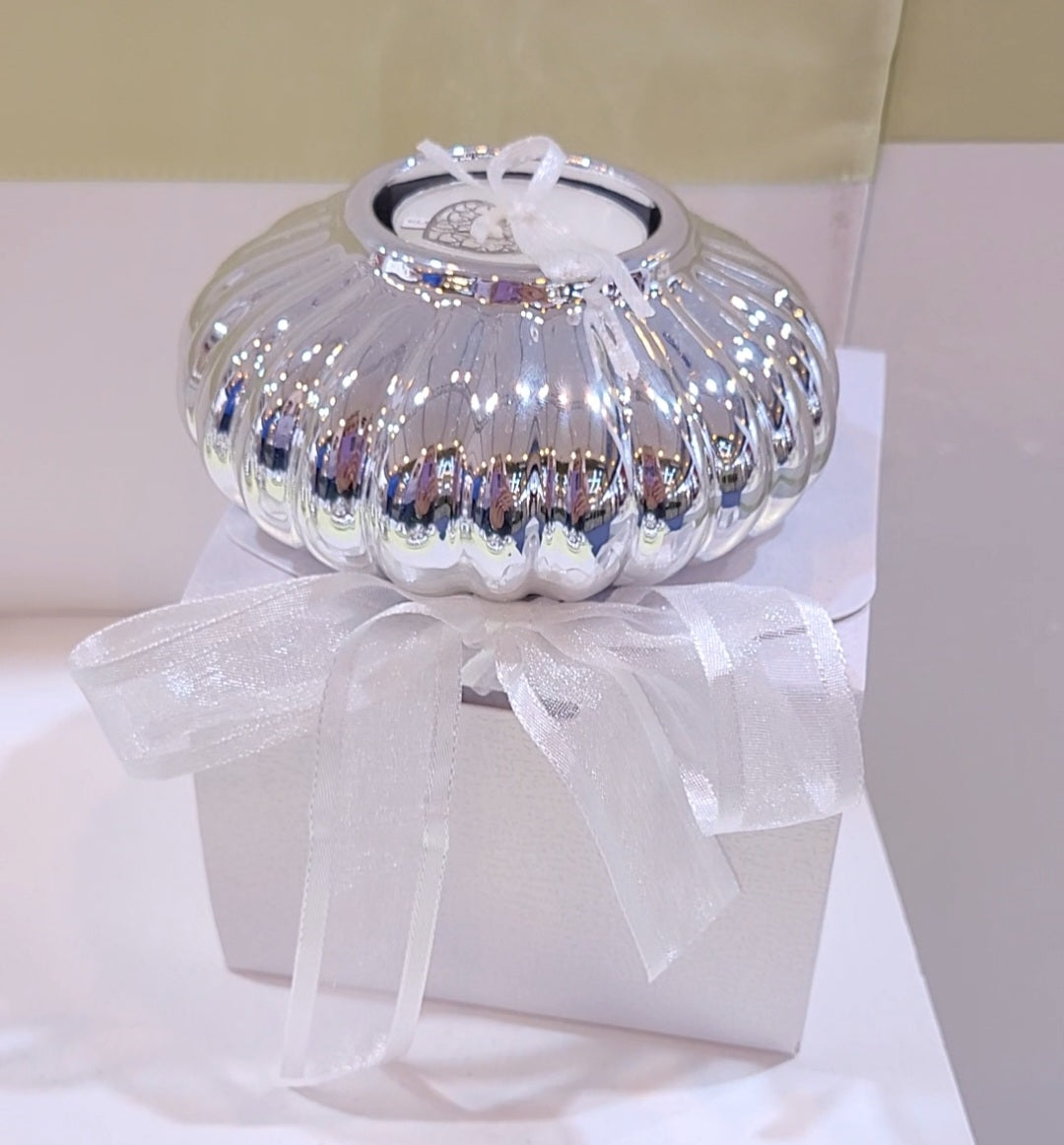 Porta candela Ufo Bagutta con tea light decorata