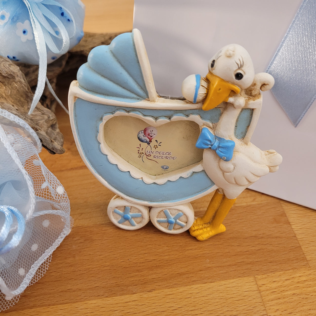 STOCK OFFERTA: Cornice portafoto cicogna azzurra bomboniera nascita battesimo bimbo, 65 pz