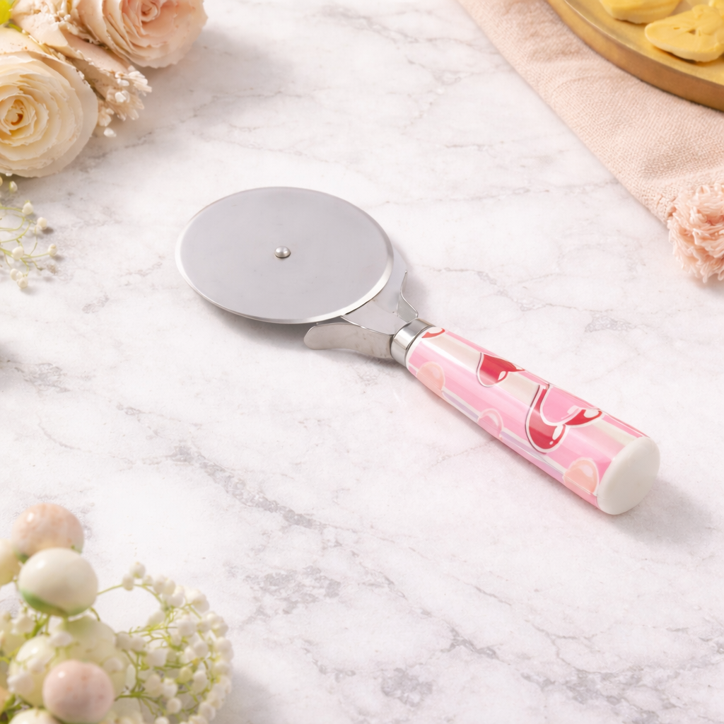 Bomboniera matrimonio 2026: Rotella taglia pizza con cuoricini