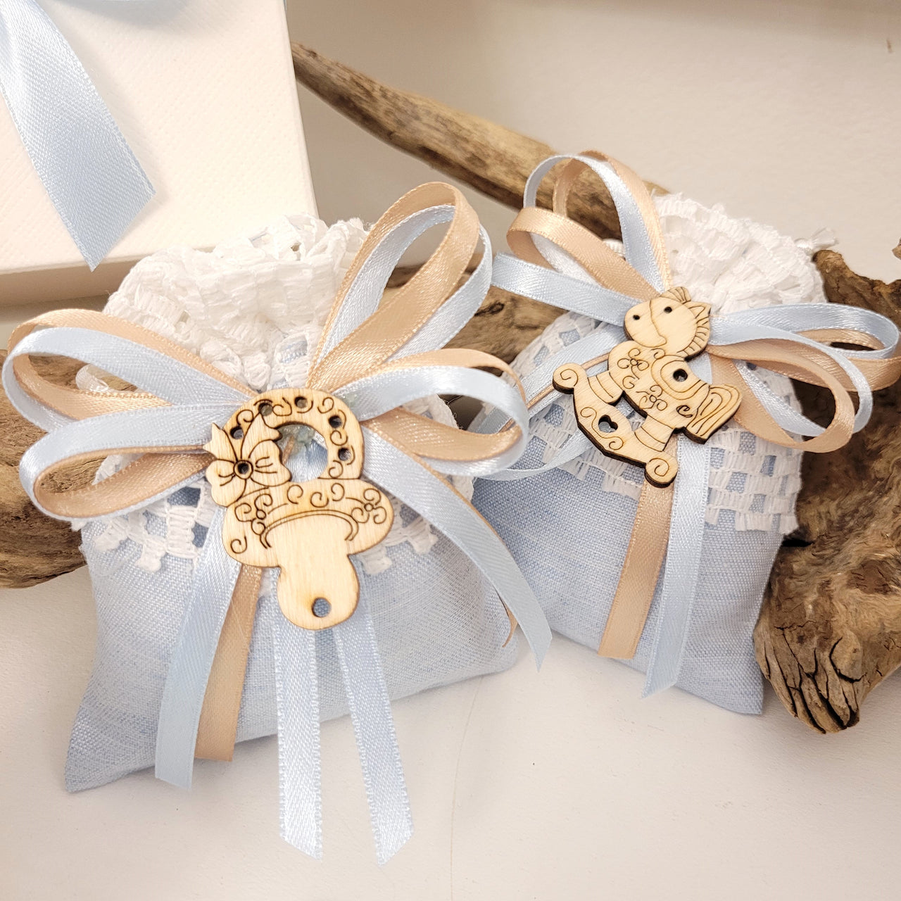 Biberon grande in porcellana azzurra e bianca con led