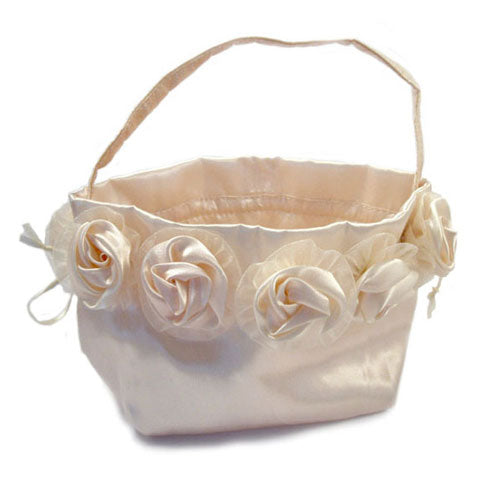 Borsetta in raso crema e rose per confetti, petali e bomboniere