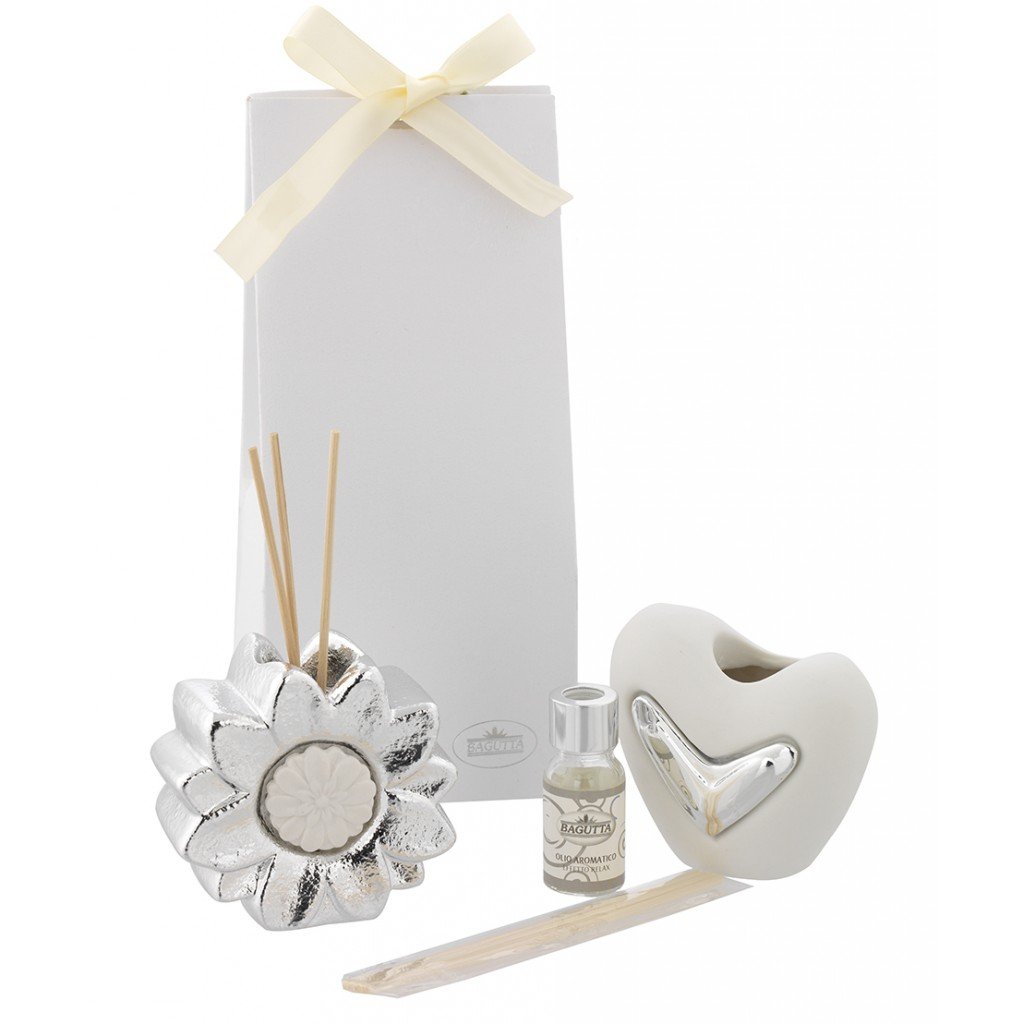 Confezione regalo o bomboniera contenente cuore argentato diffusore di profumo per ambiente, bastoncini ed essenza Bagutta