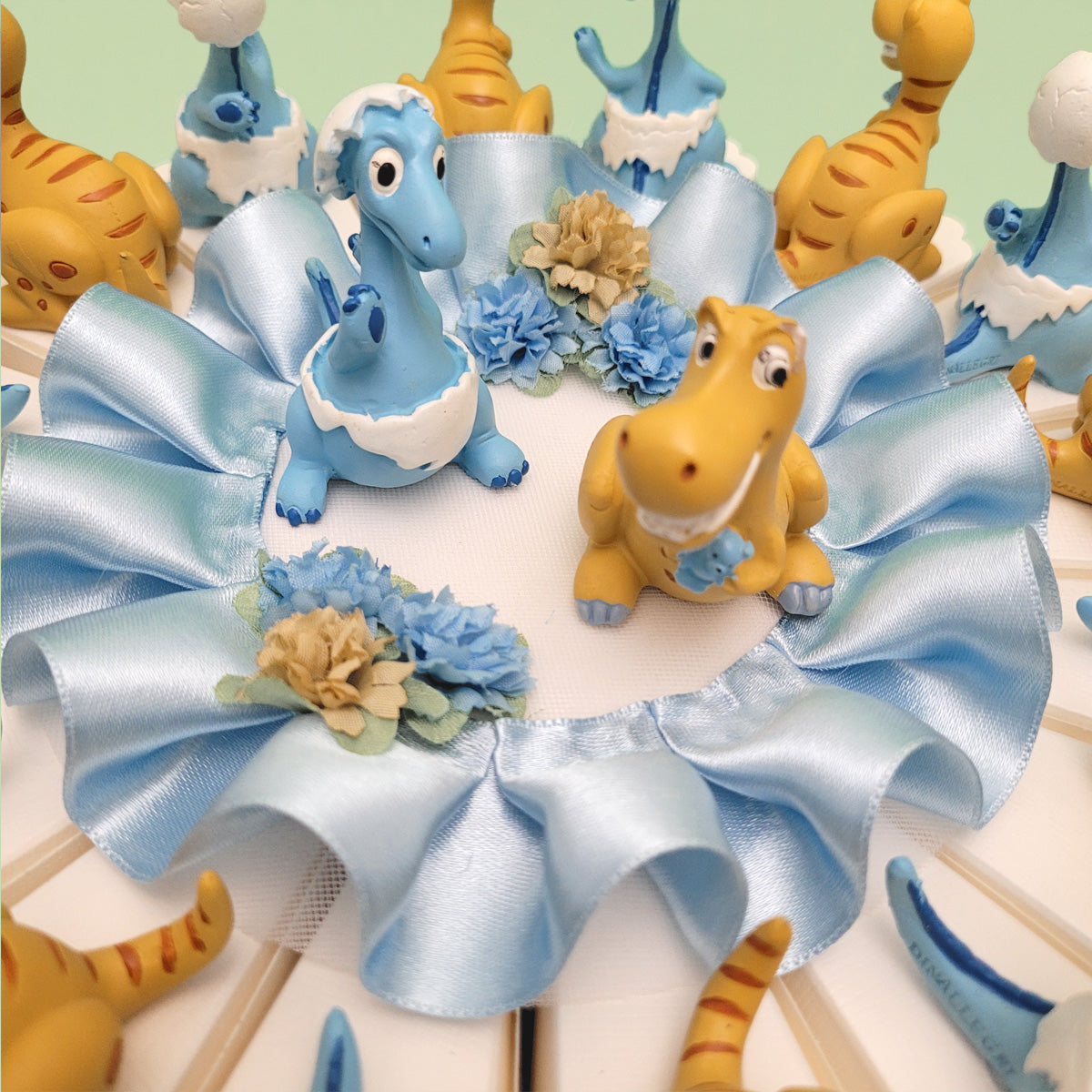 Torta bomboniera con dinosauri baby per bimbo