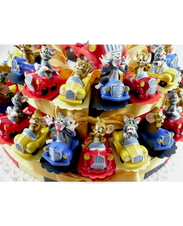 Particolare della torta di bomboniere con Tom e Jerry in auto