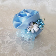 porta confetti a forma di rosa in raso azzurro completo di confetti decorazione e bigliettino