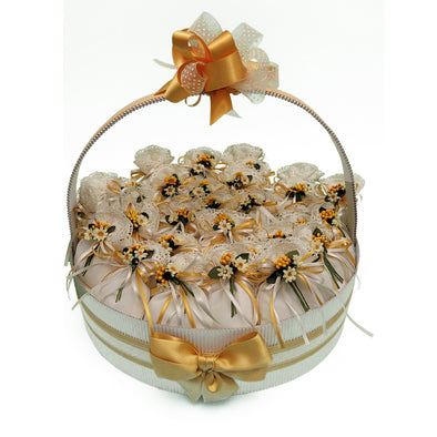 Sacchettini porta confetti seta e pizzo avorio con mazzolino fiorito in cesto coordinato, 31 pz